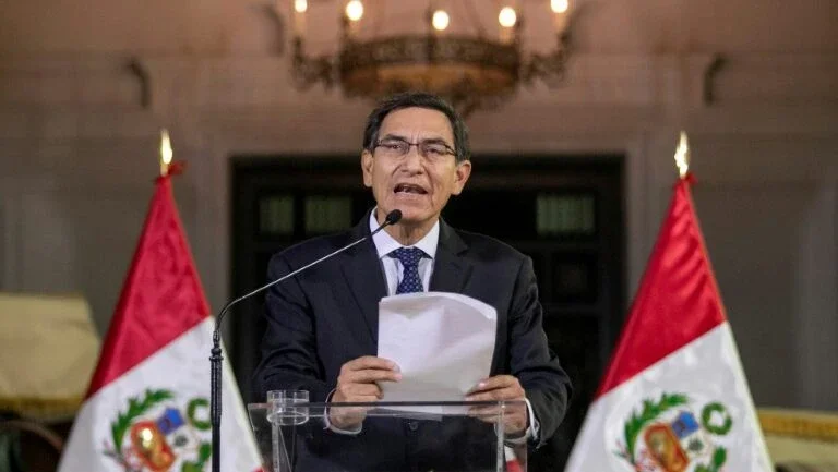 Presidente peruano reforça poder após dissolver Congresso