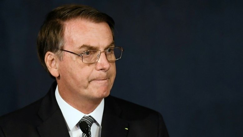 Bolsonaro diz que manchas de petróleo no Nordeste são de outro país