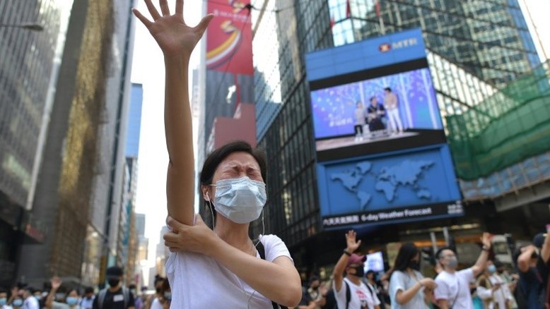 Hong Kong proíbe uso de máscaras em protestos