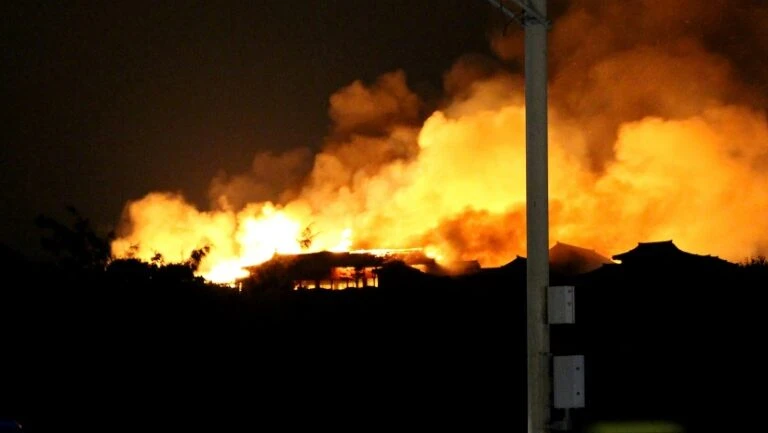 Incêndio destrói castelo japonês considerado Patrimônio Mundial