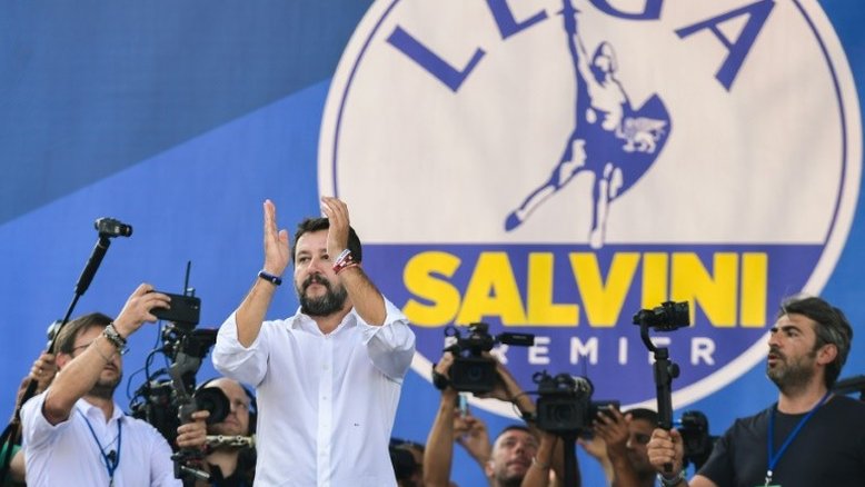 Salvini marcha em Roma com a direita