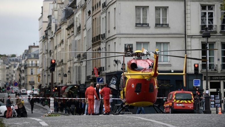 Quatro policiais e agressor mortos em ataque em Paris