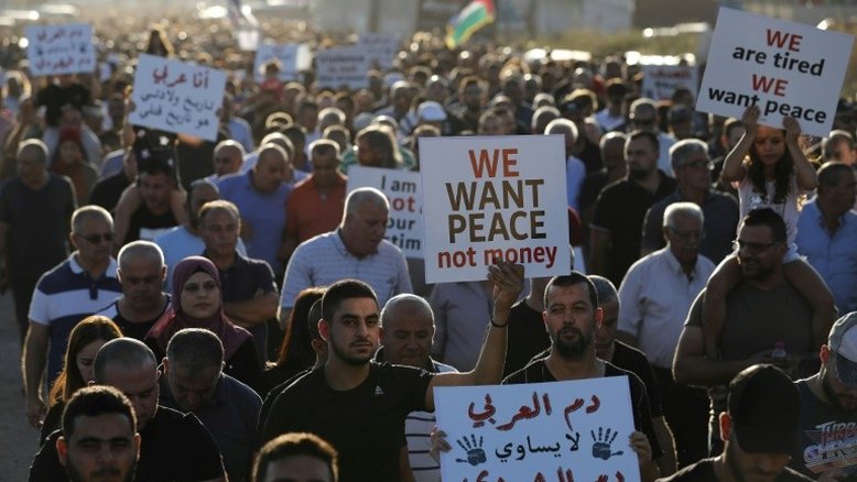 Árabes israelenses protestam contra mortes em suas cidades