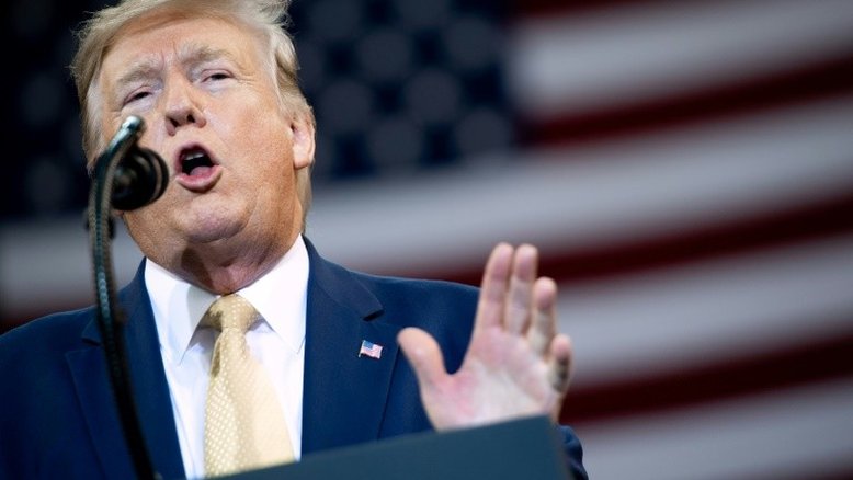 Trump quer que denunciante do caso ucraniano testemunhe no Congresso
