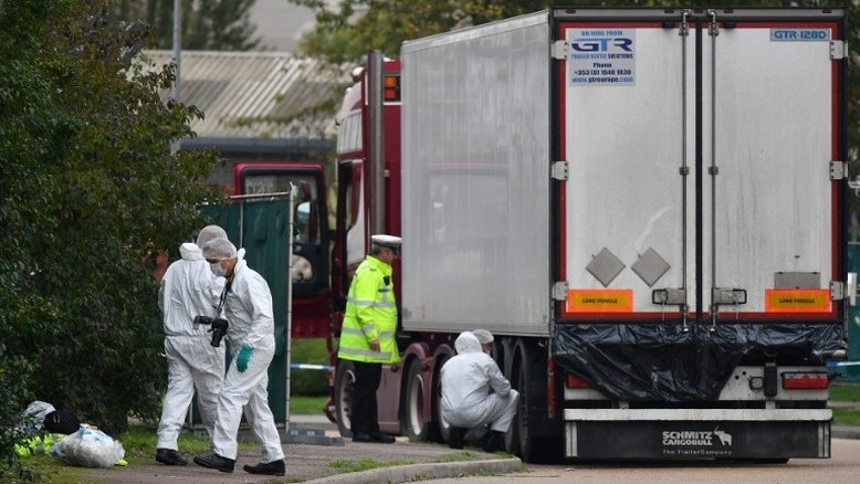Doze imigrantes são encontrados em caminhão frigorífico na Bélgica