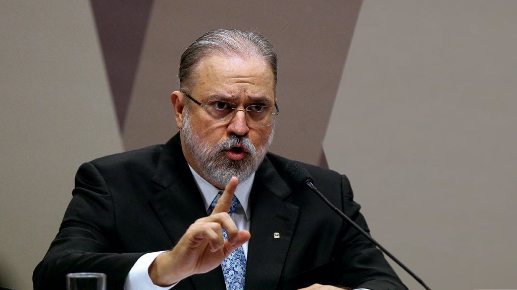 Aras abre apuração preliminar sobre ataques de Bolsonaro às urnas