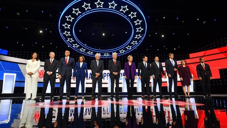 Democratas participam de debate unidos contra Trump