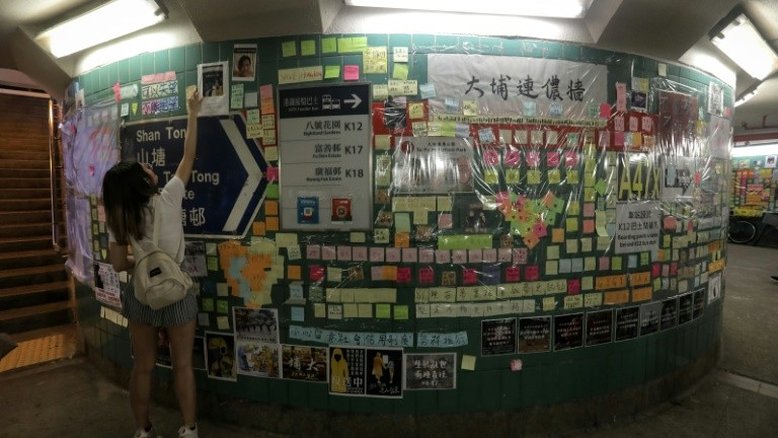 Manifestante pró-democracia é esfaqueado em Hong Kong