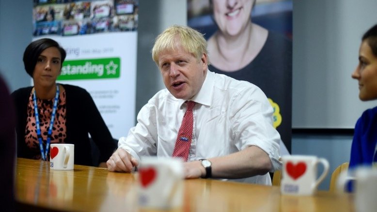 Deputado se preocupa com falta de papel higiênico em caso do Brexit sem acordo