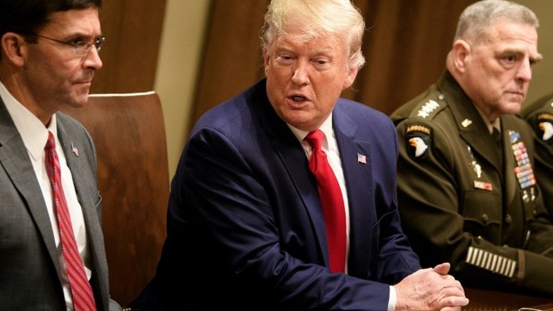Chefe do Pentágono promete cooperar com investigação do julgamento político de Trump