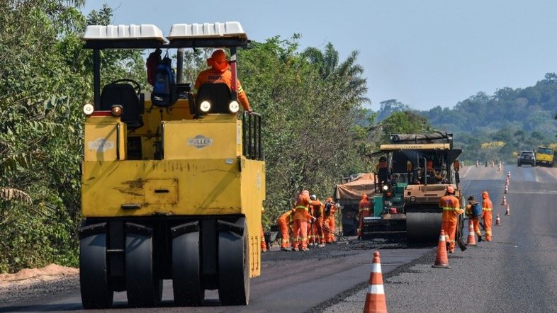 Rodovias levam desenvolvimento e destruição à Amazônia
