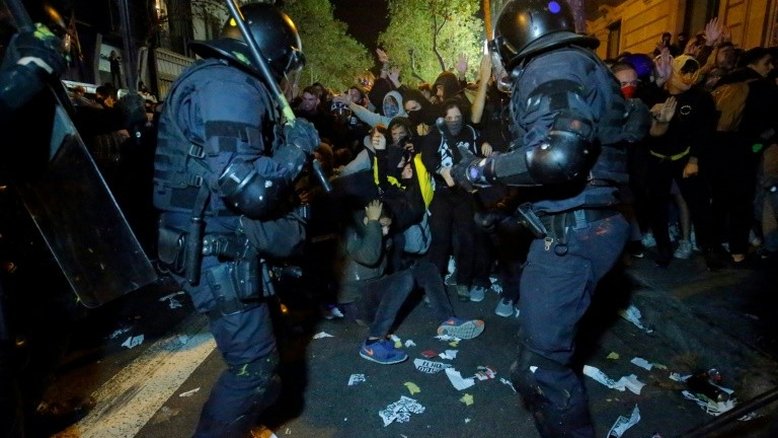 Noite de protestos na Catalunha termina com 51 detidos