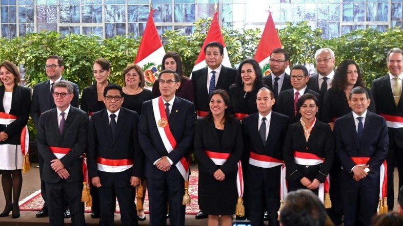 Presidente peruano empossa novos ministros, entre eles fujimorista dissidente