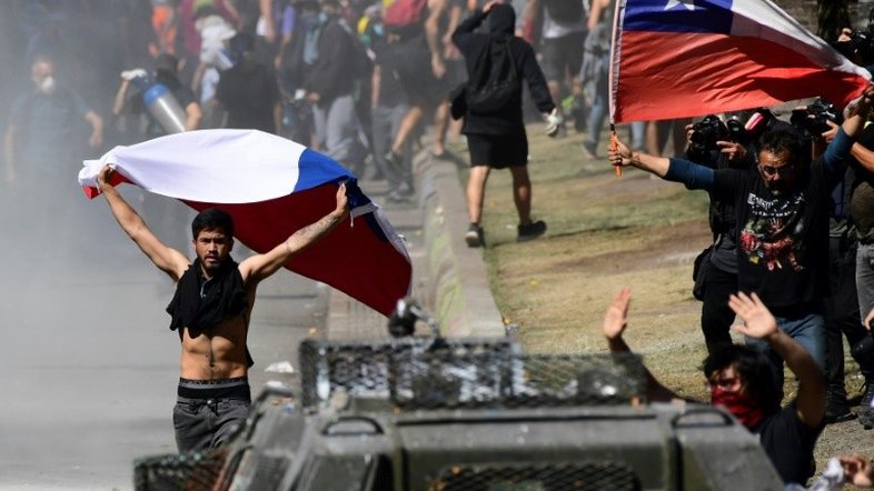 Piñera se desculpa por crise e anuncia pacote de medidas sociais no Chile