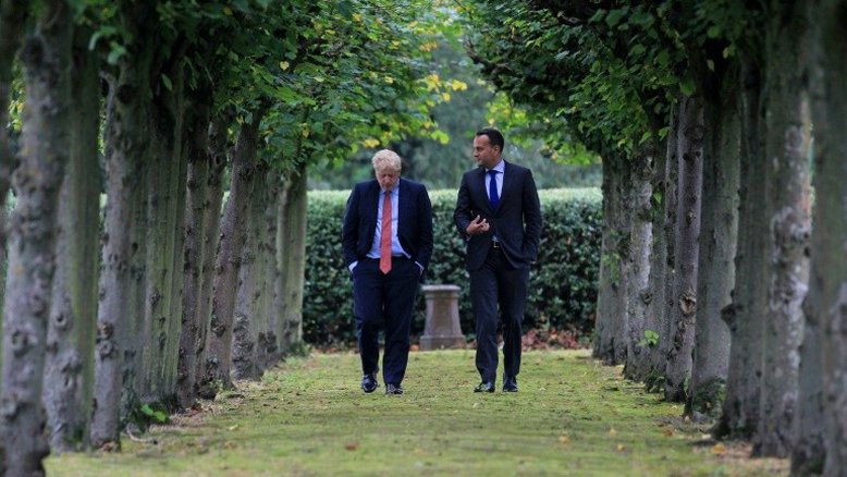 Primeiros-ministros britânico e irlandês mostram otimismo e cautela em relação ao Brexit