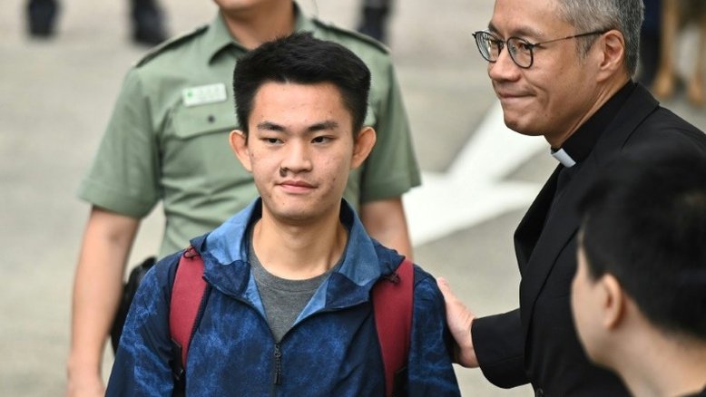 Suposto assassino que motivou protestos em Hong Kong deixa a prisão