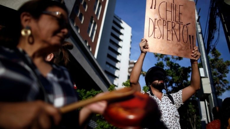 Milhares marcham no Chile apesar de pedido de desculpas de Piñera
