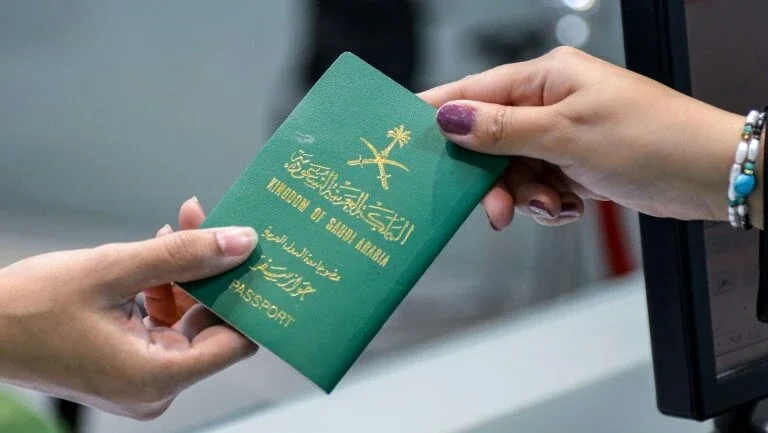 Para as sauditas, o passaporte não é sinônimo de liberdade de circulação