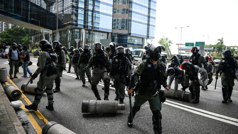 Polícia prende mais manifestantes em Hong Kong