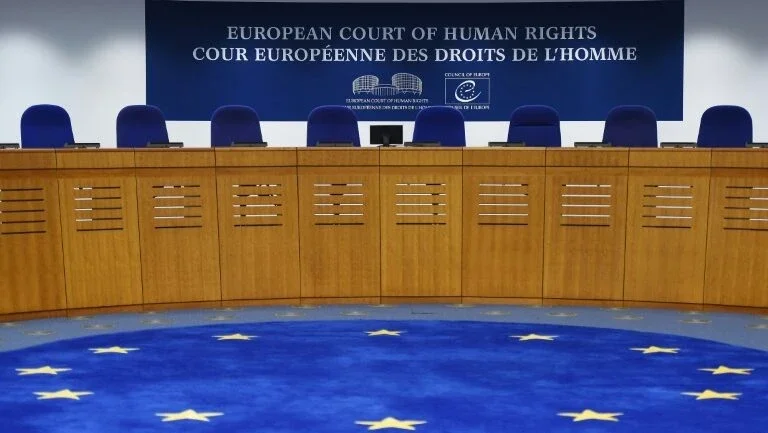Liberdade de expressão não abrange negação do Holocausto, diz tribunal europeu
