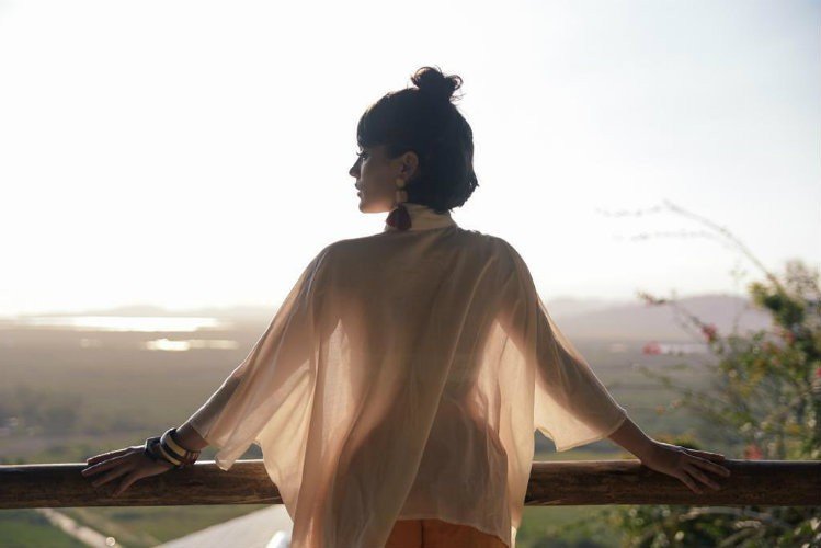 Com look transparente, Bianca Bin aprecia a natureza 4 Com look transparente, Bianca Bin aprecia a natureza
