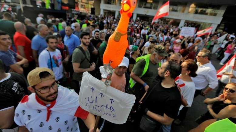 Líbano aprova reformas e orçamento em meio a protestos