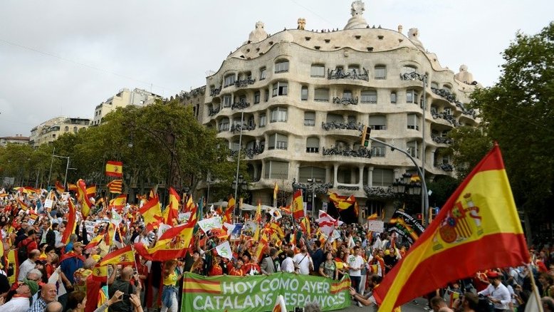 Milhares vão às ruas em Barcelona pela unidade da Espanha