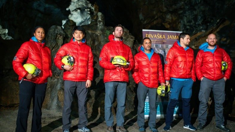 Astronautas treinam para conquistar o espaço dentro de uma caverna