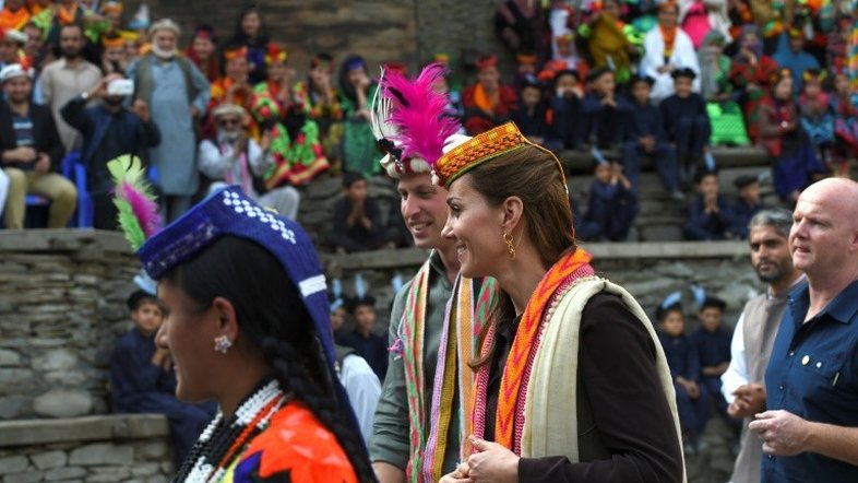 Príncipe William e esposa visitam geleira Hindu Kush no Paquistão