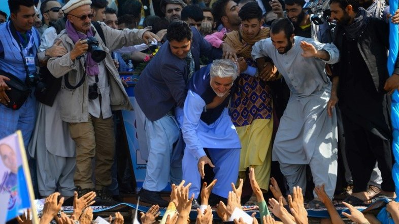 Principal rival do presidente do Afeganistão denuncia fraude eleitoral