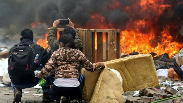 Caos e violência levam governo a impor toque de recolher em Quito