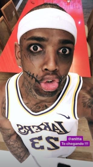Anitta promove festa de Halloween em sua casa no Rio de Janeiro 11 Anitta promove festa de Halloween em sua casa no Rio de Janeiro