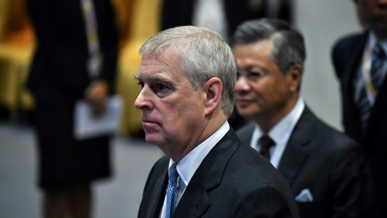 Príncipe Andrew anuncia retirada da vida pública após escândalo Epstein