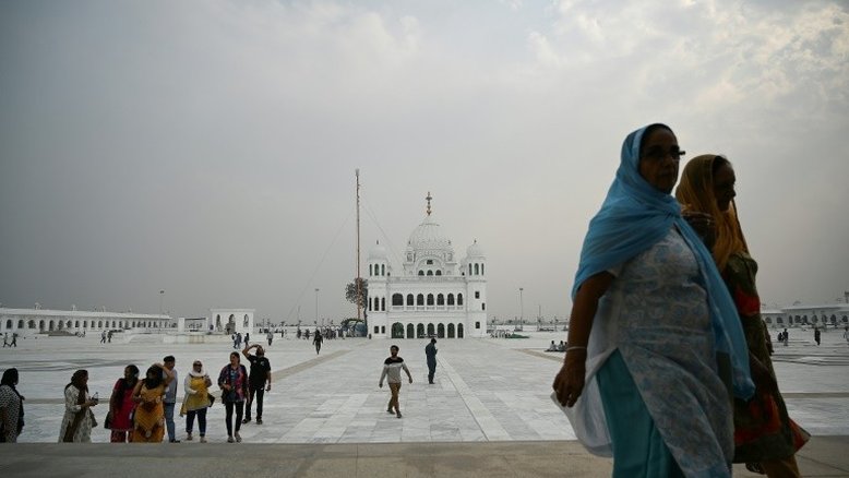 Centenas de sikhs indianos iniciam histórica peregrinação ao Paquistão