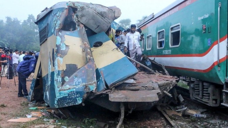 Choque de trens deixa ao menos 16 mortos em Bangladesh