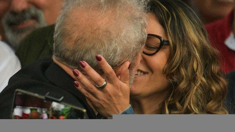 'Janja', a namorada de Lula, o recebeu na saída da prisão