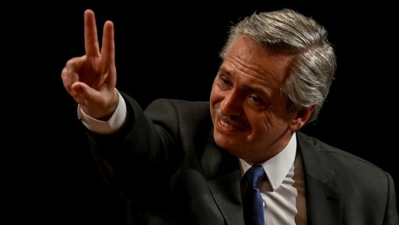 Presidente eleito da Argentina saúda Lula livre e elogia sua fortaleza