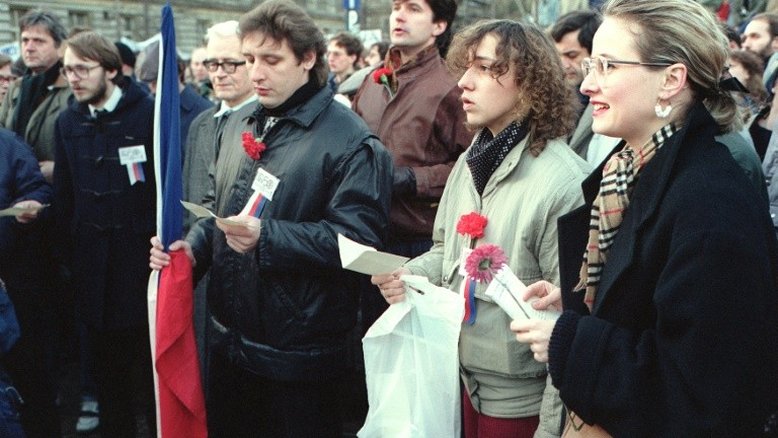 Comunistas tchecos e eslovacos ensaiam volta ao poder 30 anos após sua queda