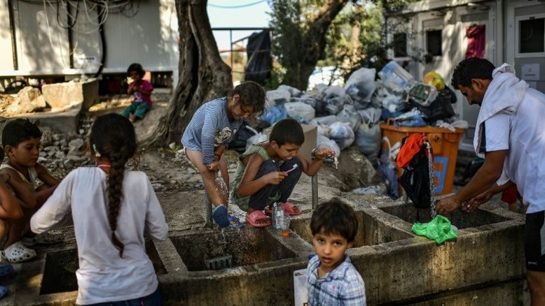 Grécia vai fechar os três maiores campos de imigrantes