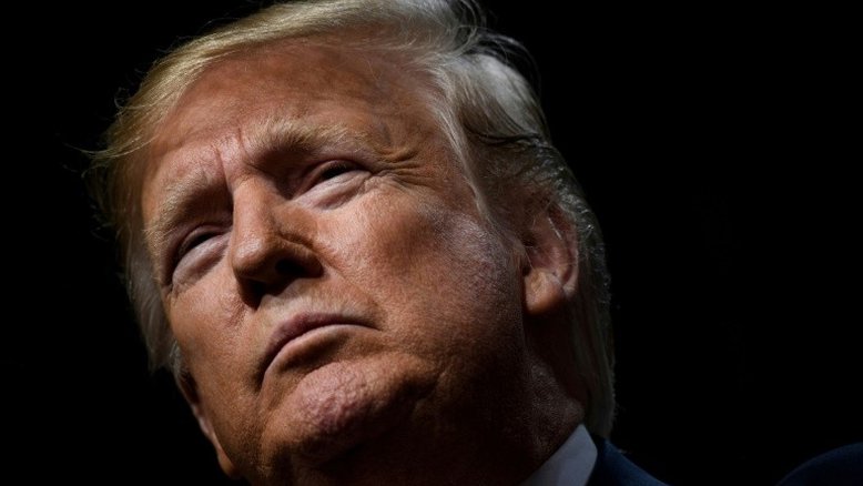 Médico de Trump nega boatos sobre dor no peito do presidente