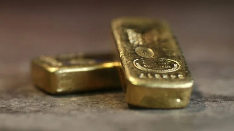 Mulher detida com ouro escondido nos sapatos na fronteira Rússia-China