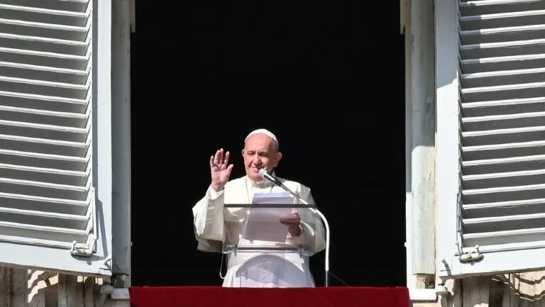 Papa homenageia os cristãos perseguidos
