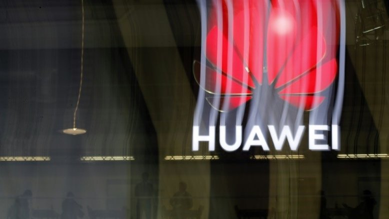 EUA autoriza "várias" empresas a vender componentes à chinesa Huawei