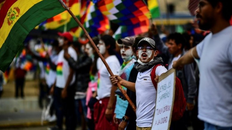 Polícia e militares dispersam protesto contra governo na Bolívia