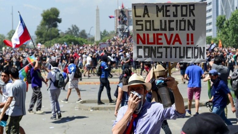 Assembleia Constituinte ganha força como aposta para amenizar crise no Chile