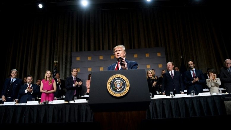Começam audiências públicas da investigação contra Trump no Congresso
