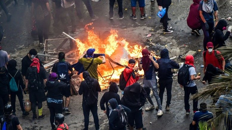 Protesto em Santiago tem incêndio e saques