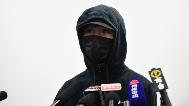 Estudante ferido pede que Hong Kong vote em peso pela democracia