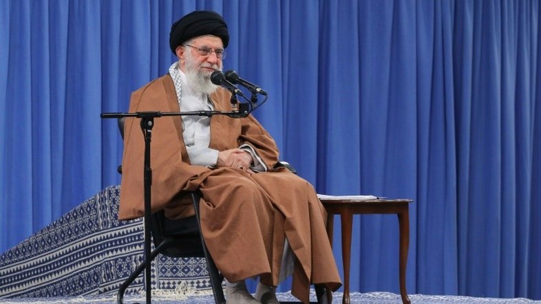 EUA impõe sanções ao entorno do líder supremo iraniano