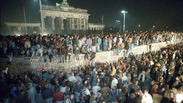 Merkel pede a Europa defesa da democracia em aniversário da queda do Muro